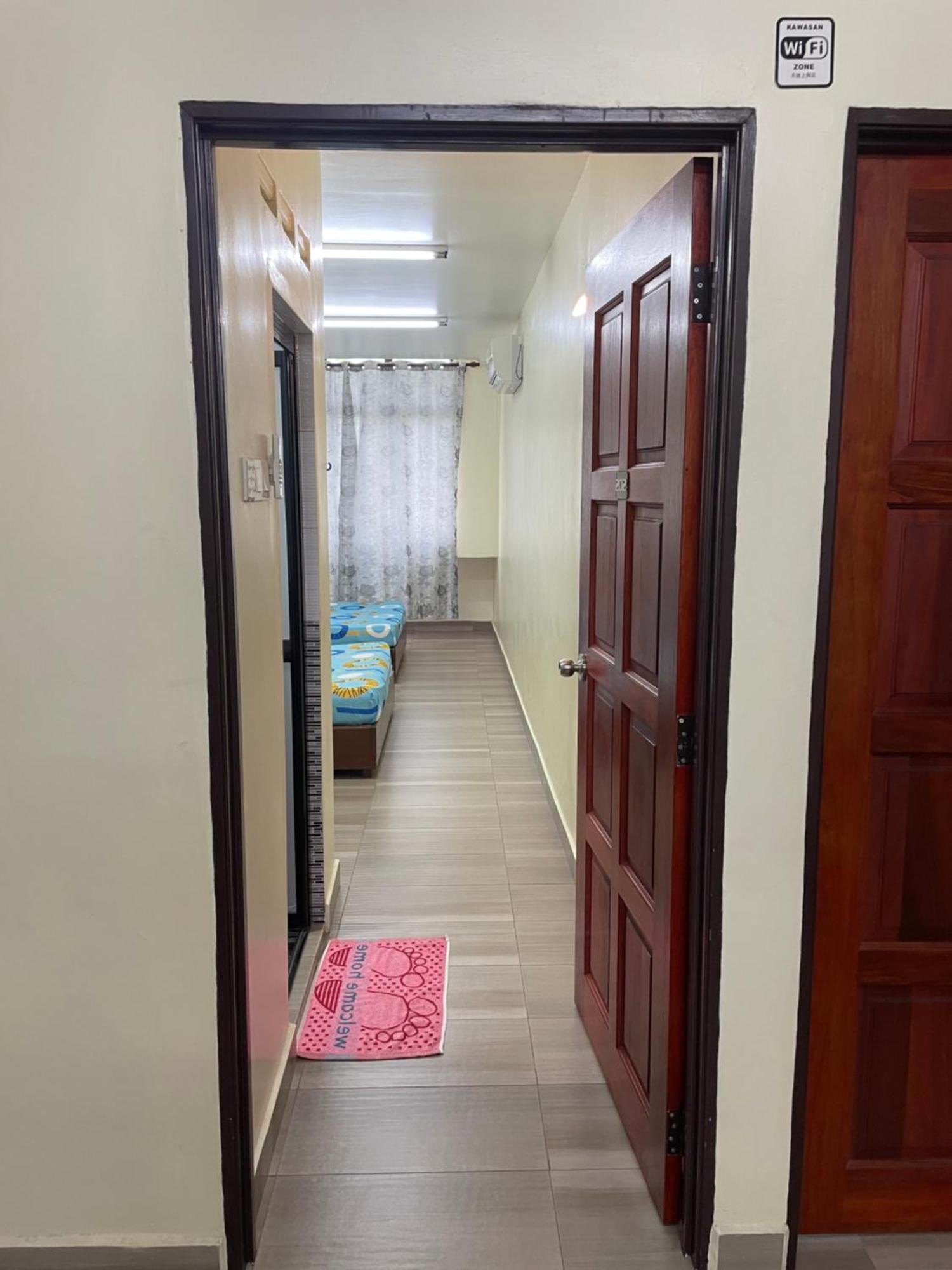 Kb Guesthouse Мерсинг Екстериор снимка