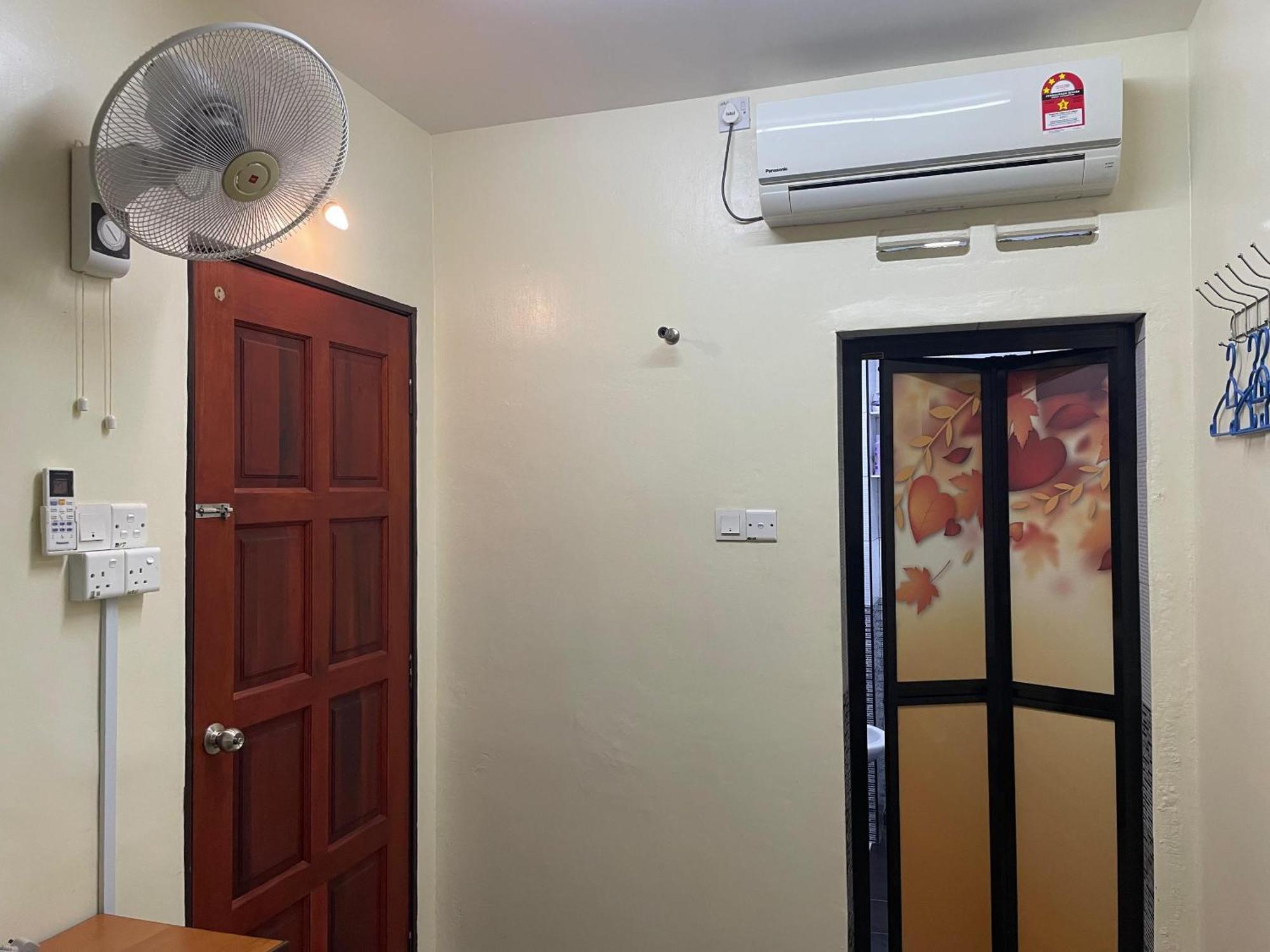 Kb Guesthouse Мерсинг Екстериор снимка