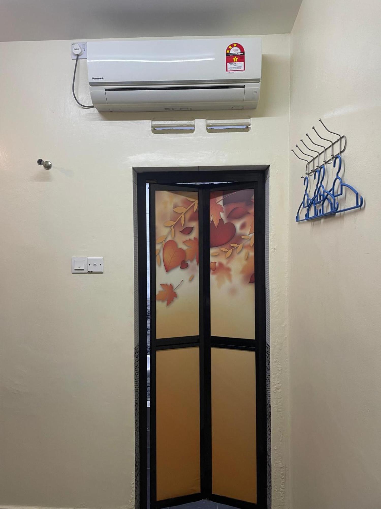Kb Guesthouse Мерсинг Екстериор снимка